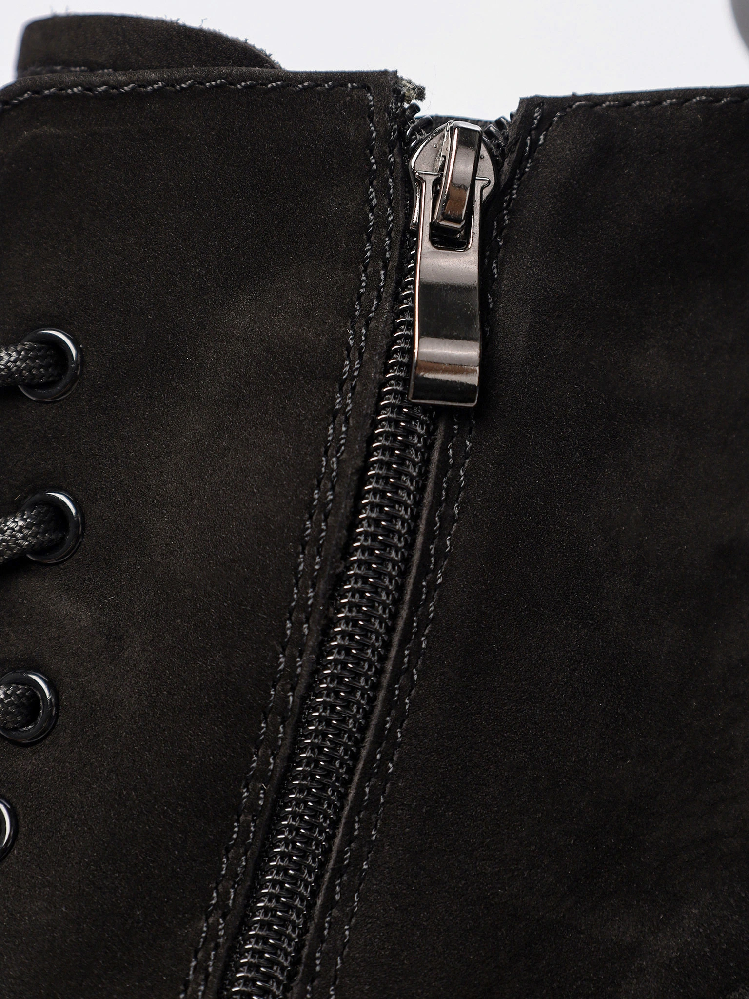 Ботинки-дерби черного цвета на среднем каблуке